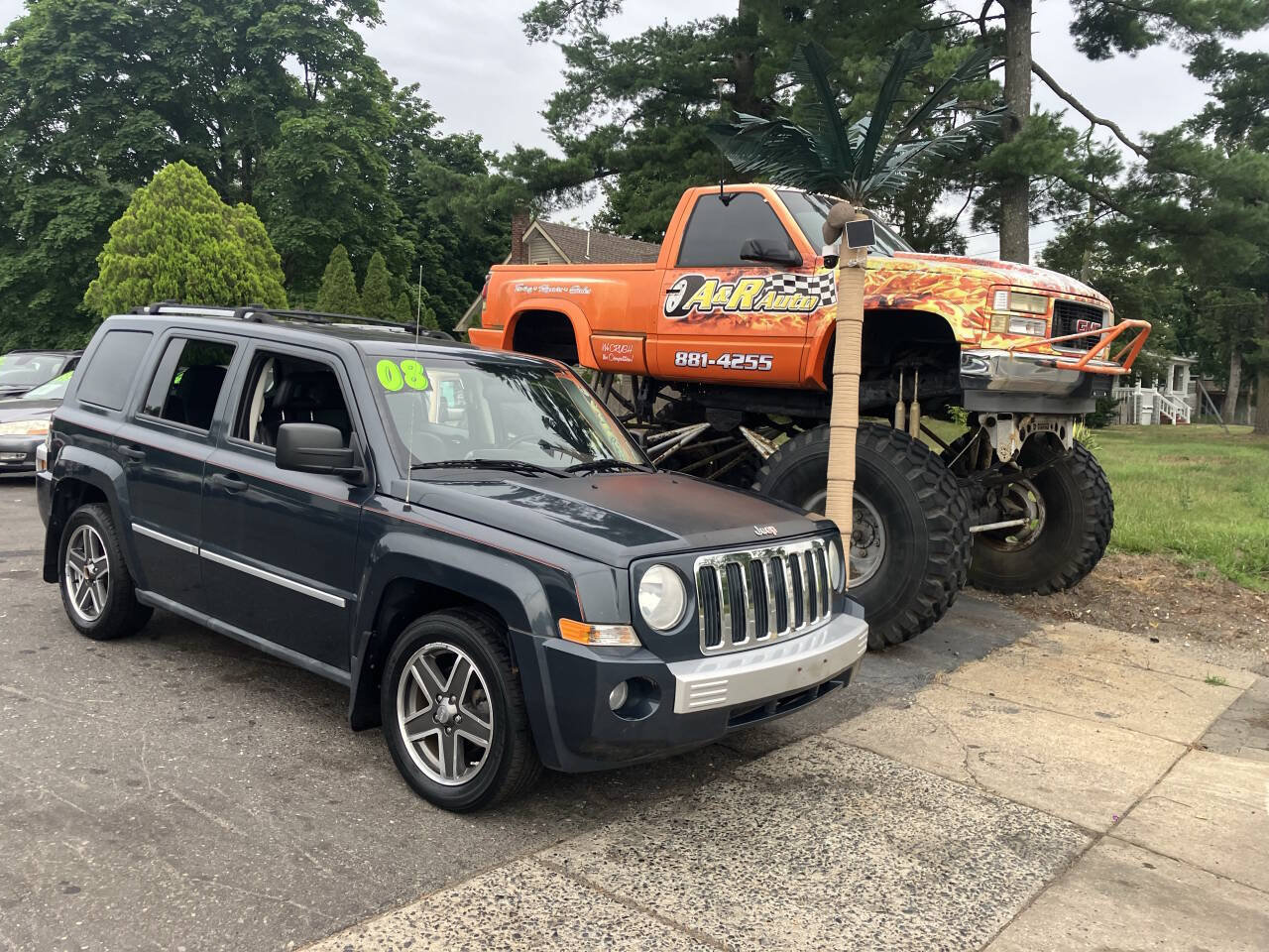 Used 2008 Jeep Patriot Limited AWD/4WD image 2