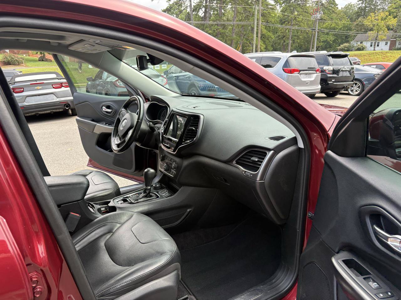 Used 2019 Jeep Cherokee Limited AWD/4WD image 14