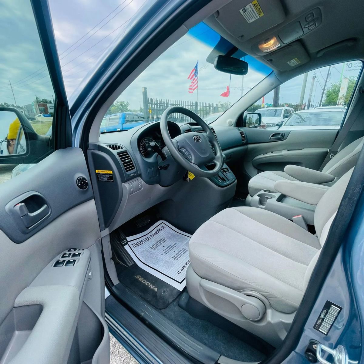 Used 2012 Kia Sedona LX w/ PWR Pkg FWD image 9