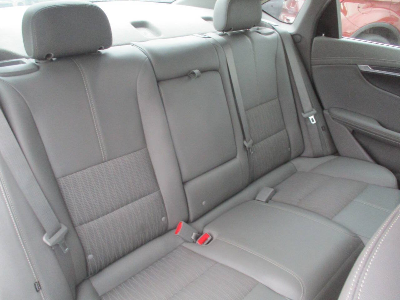 Used 2014 Chevrolet Impala LT w/ Convenience Package FWD image 33