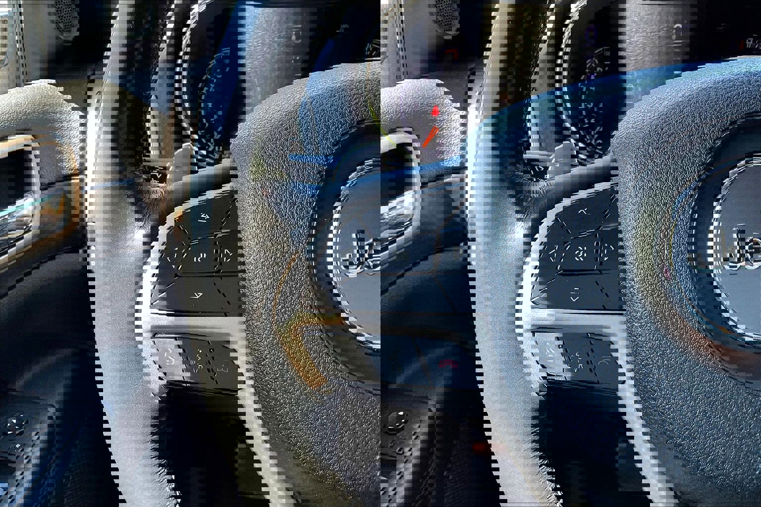 Used 2015 Jeep Grand Cherokee Altitude image 12