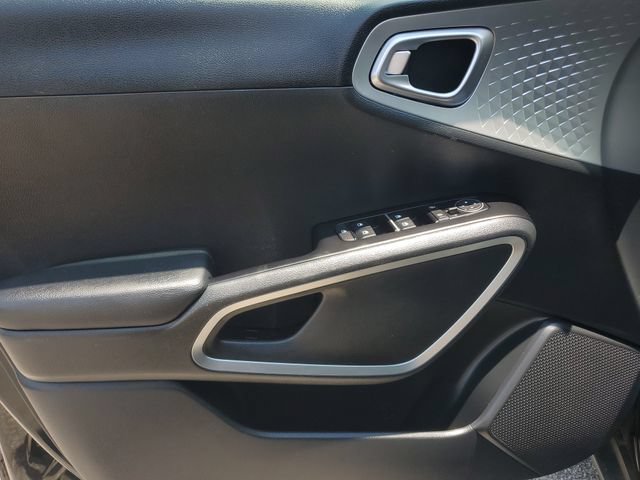 Used 2023 Kia Soul LX w/ LX Technology Package FWD image 20