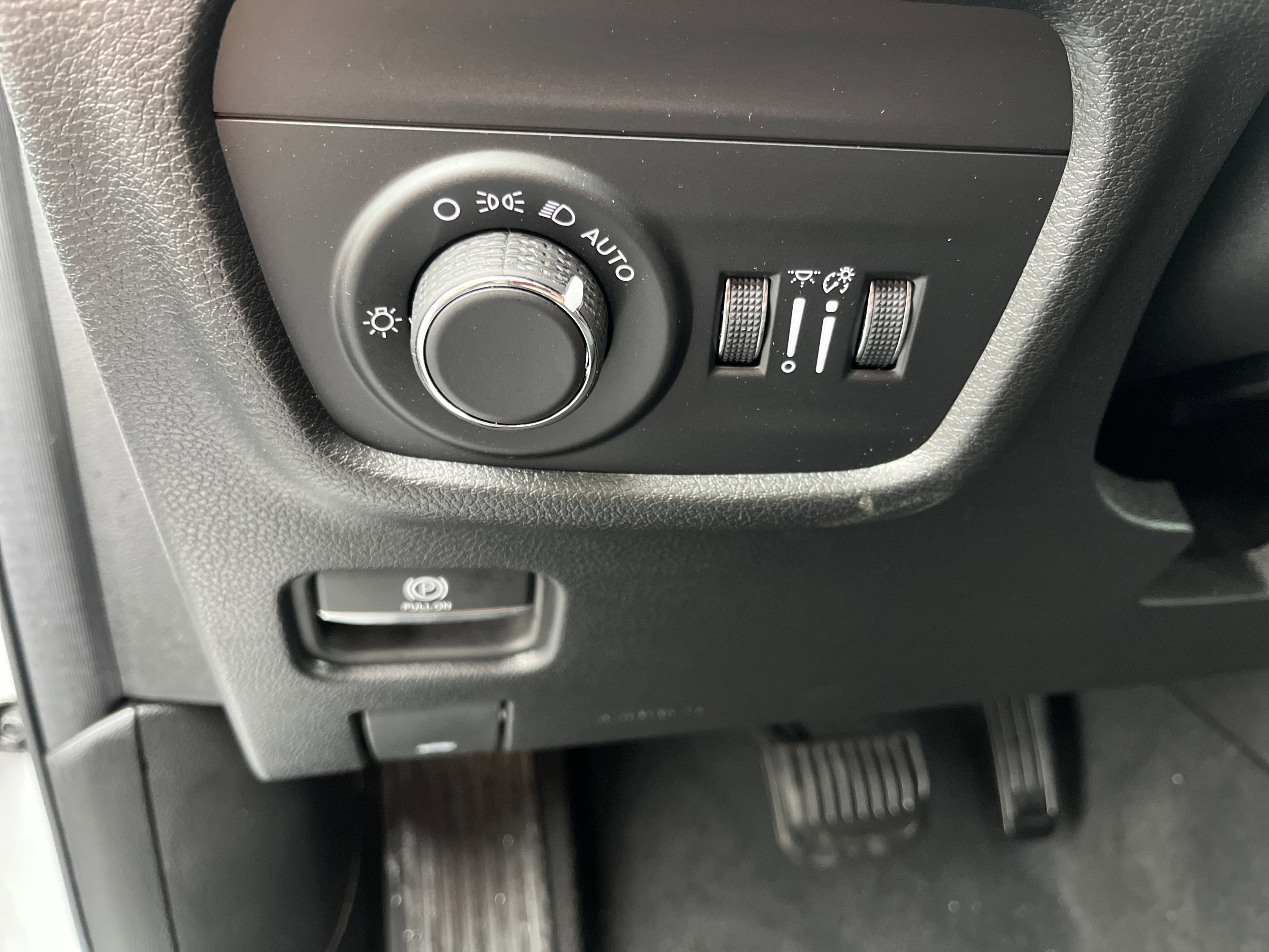 Used 2024 Jeep Grand Cherokee L Laredo w/ Luxury Tech Group I image 19