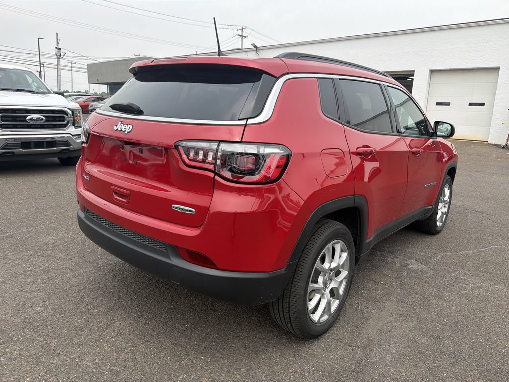 Used 2023 Jeep Compass Latitude AWD/4WD image 5
