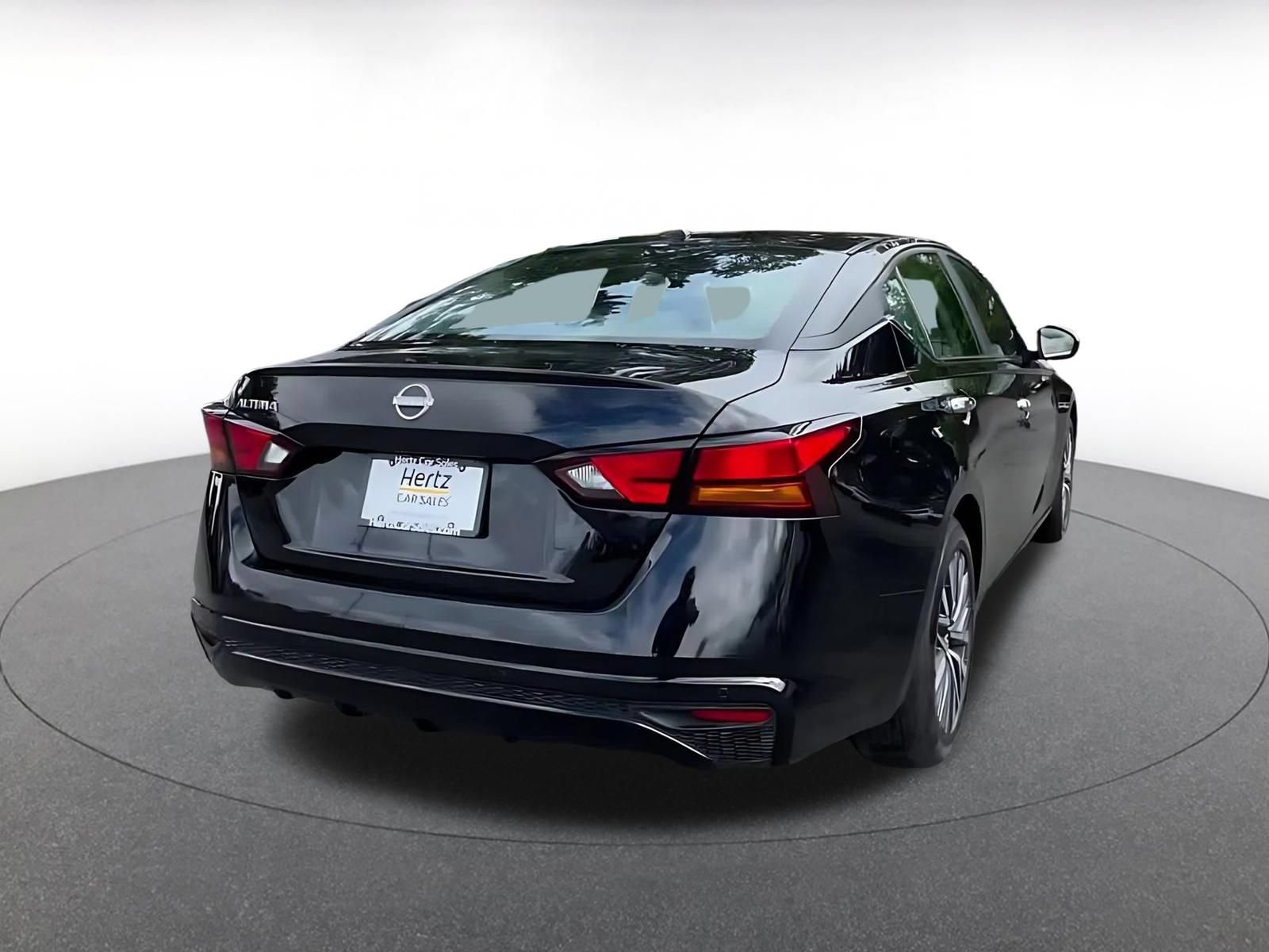 Used 2025 Nissan Altima 2.5 SV FWD image 11