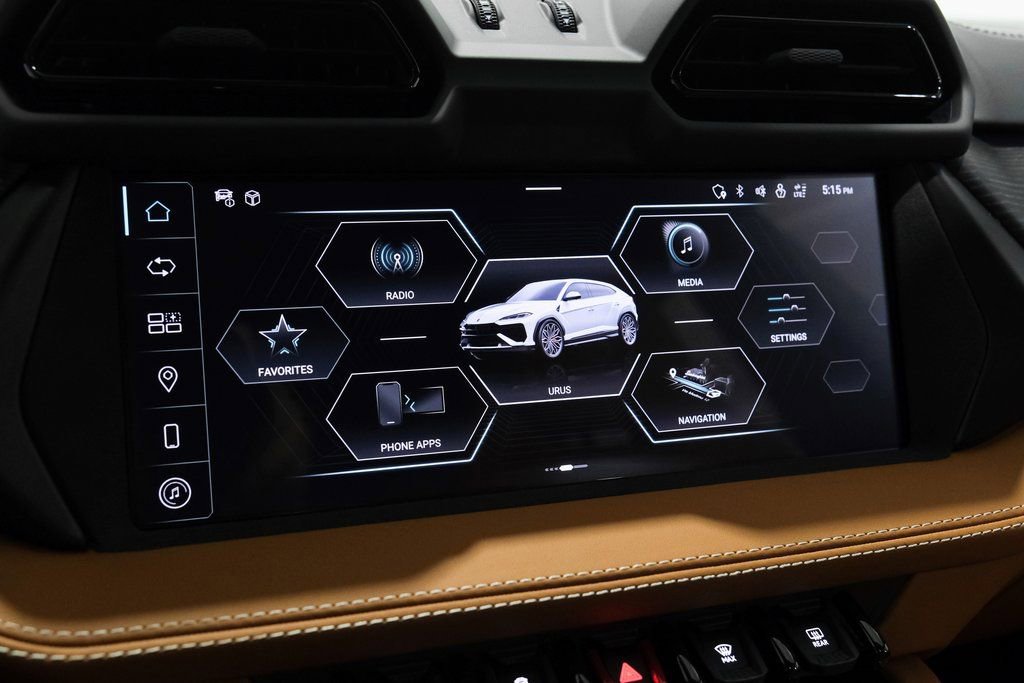 Used 2025 Lamborghini Urus SE image 32