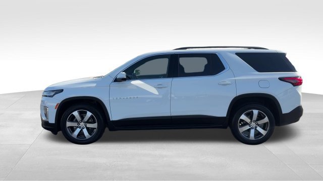 Used 2023 Chevrolet Traverse LT w/ LT Premium Package AWD/4WD image 3