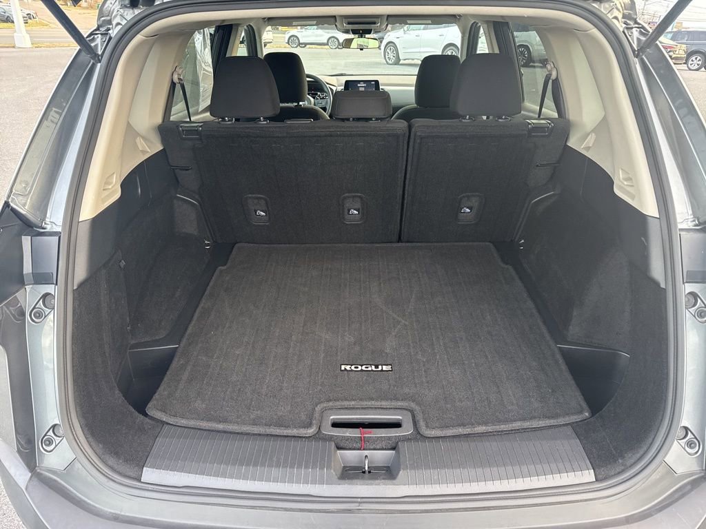 Used 2023 Nissan Rogue S image 18