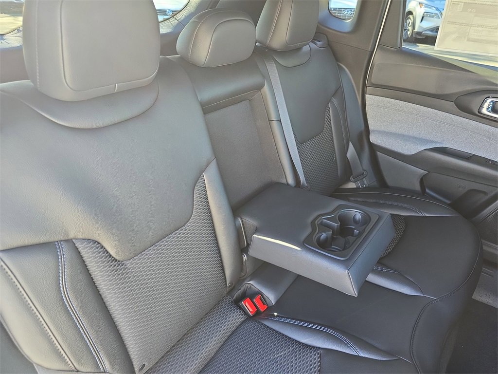 New 2026 Jeep Compass Latitude image 11