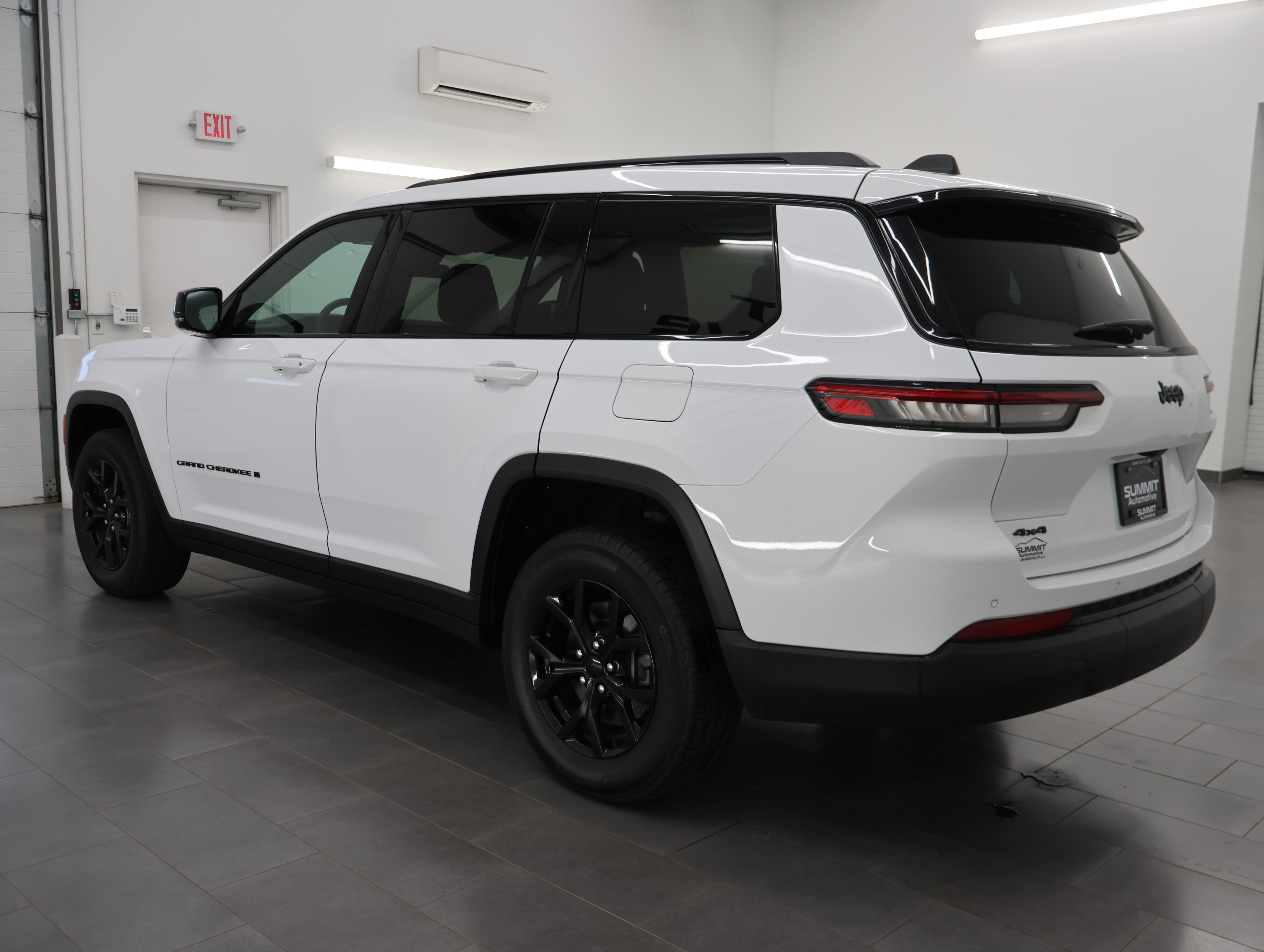 Used 2025 Jeep Grand Cherokee L Altitude AWD/4WD image 6