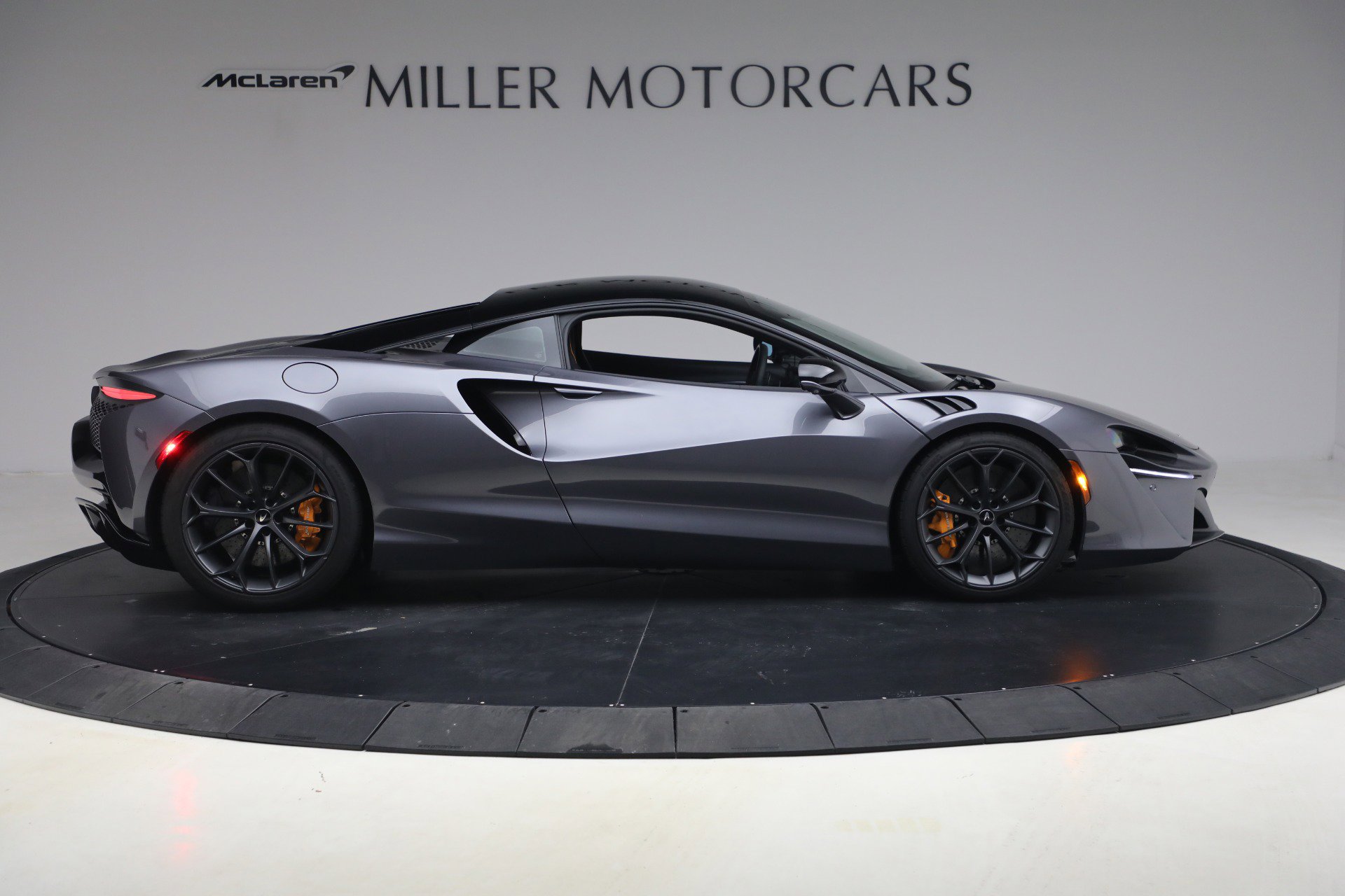 Used 2024 McLaren Artura image 9