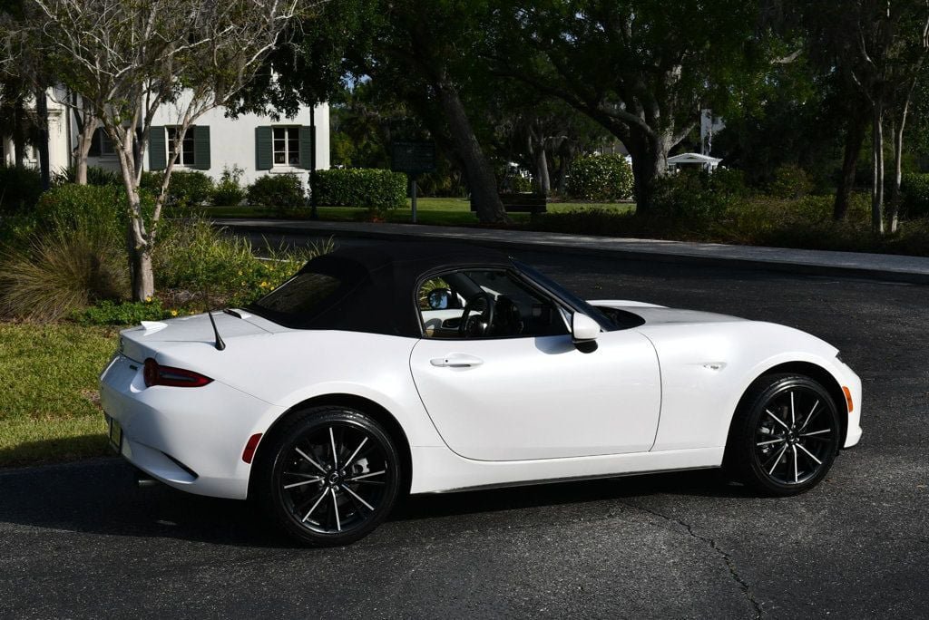 Used 2024 MAZDA MX-5 Miata Grand Touring RWD image 36