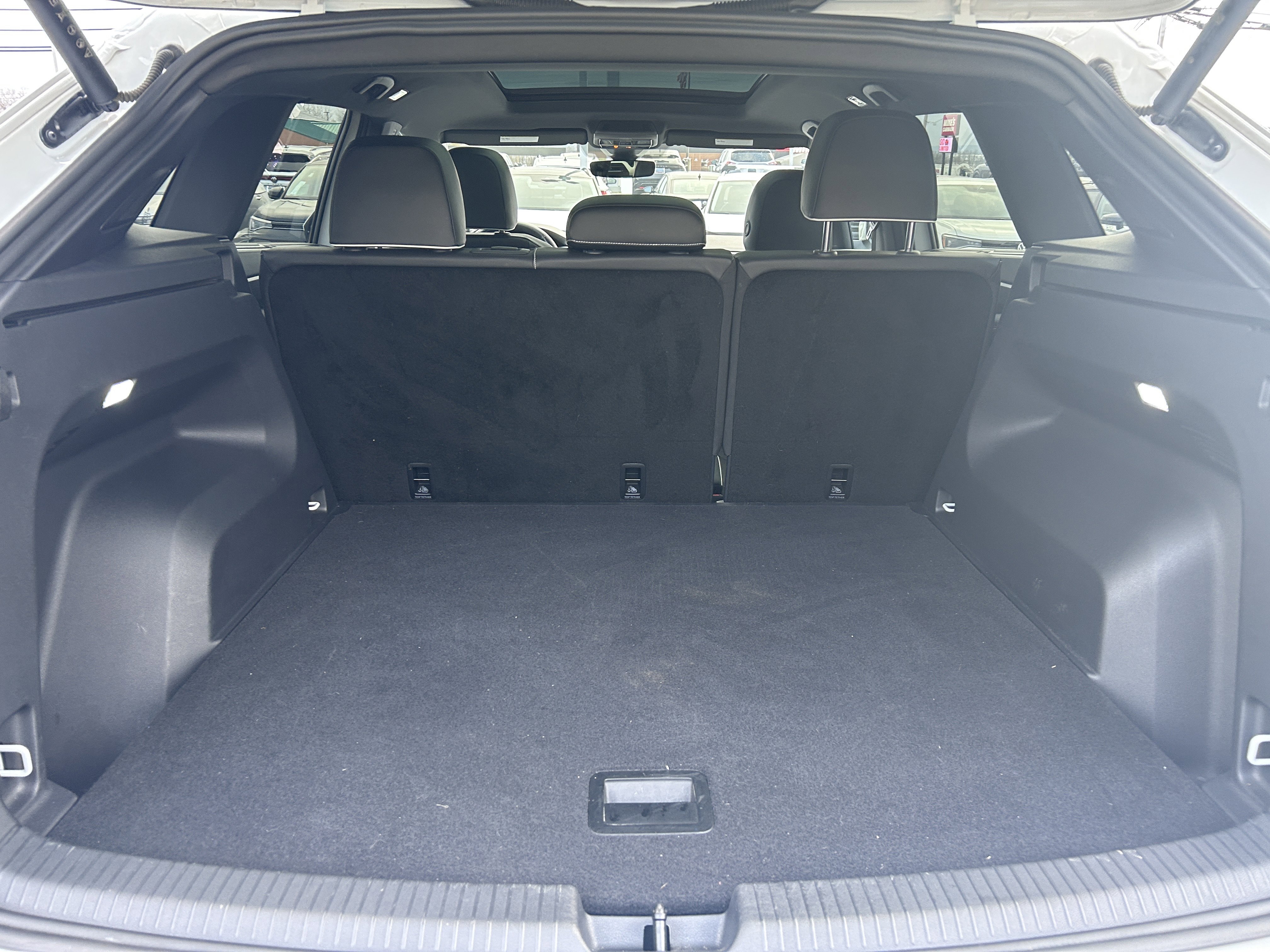 Certified 2024 Volkswagen Atlas Cross Sport SEL Premium R-Line AWD/4WD image 29