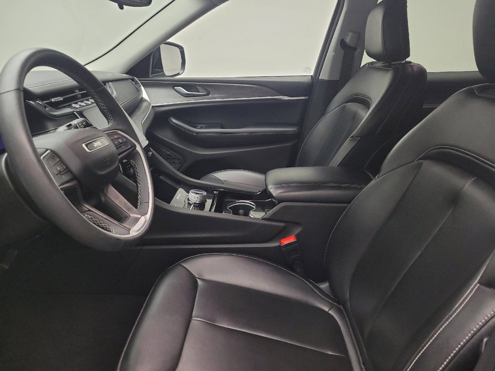 Used 2023 Jeep Grand Cherokee L Limited AWD/4WD image 17