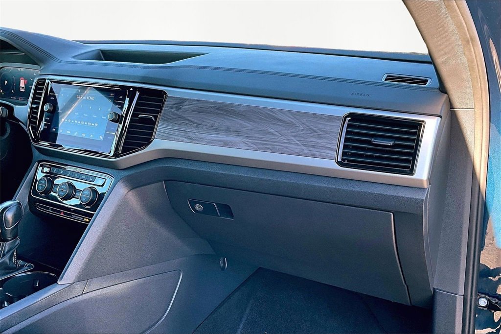 Used 2023 Volkswagen Atlas Cross Sport SE w/ Panoramic Sunroof Package image 17