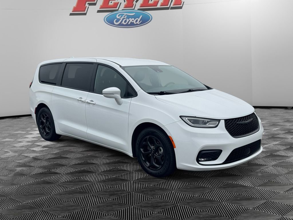 Used 2022 Chrysler Pacifica Touring-L w/ S Appearance Package image 7