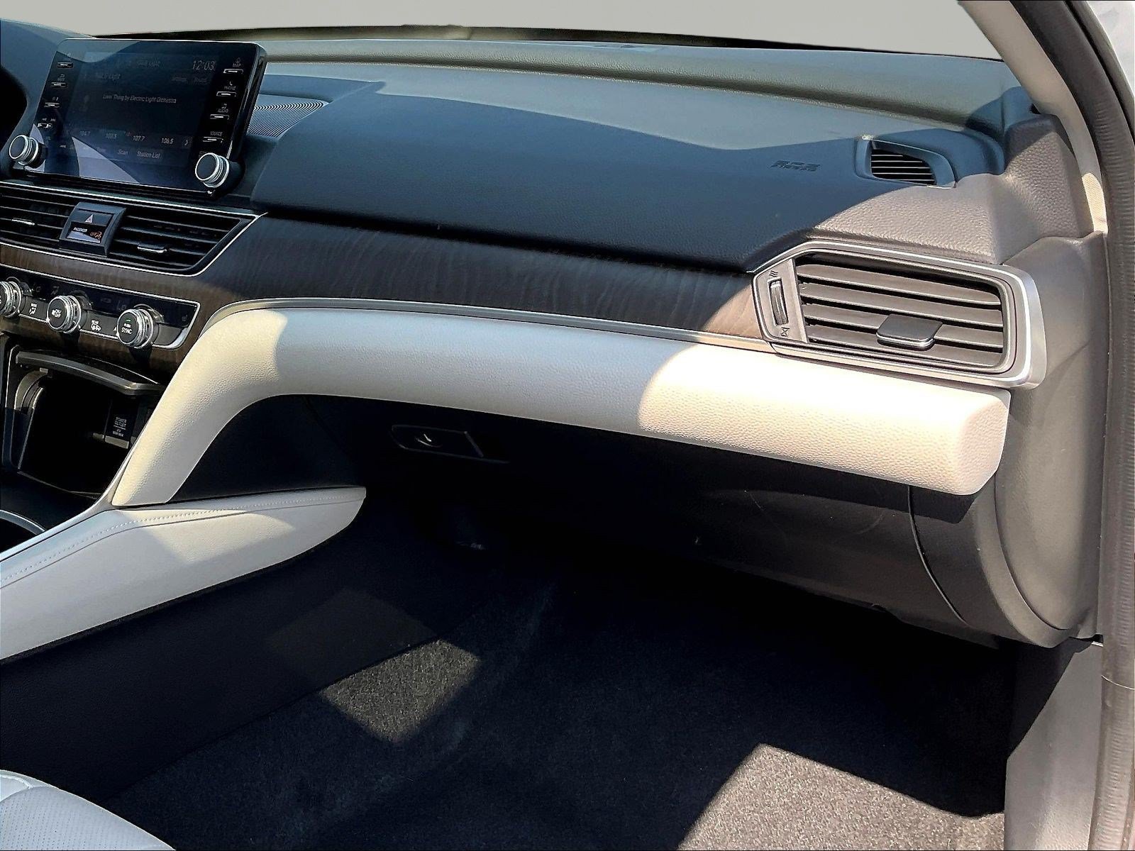 Used 2018 Honda Accord EX-L image 26