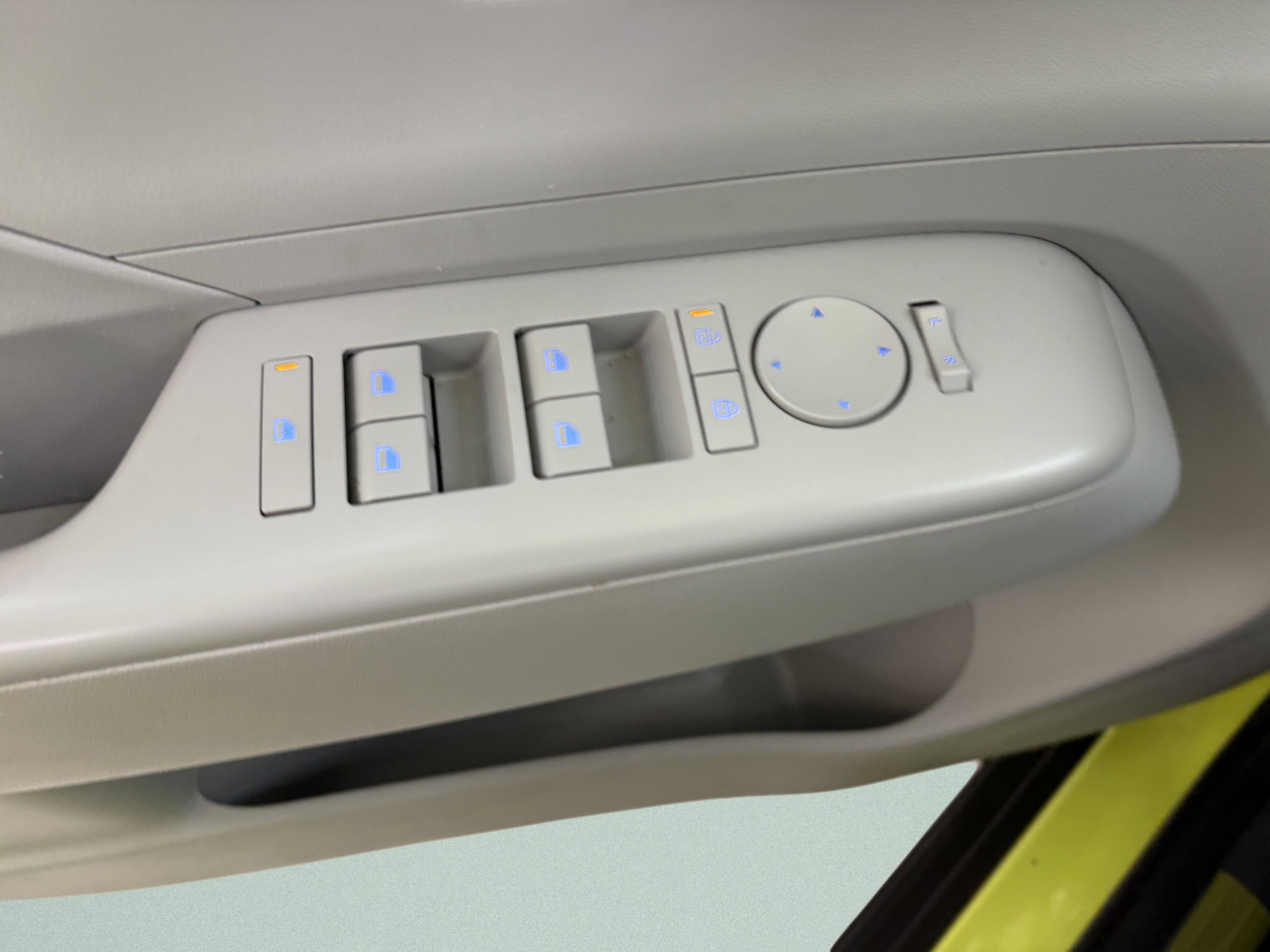 Used 2025 Hyundai Kona SEL image 24