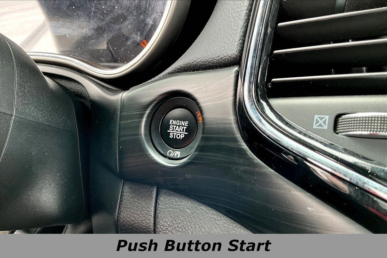 Used 2019 Jeep Grand Cherokee Altitude AWD/4WD image 39