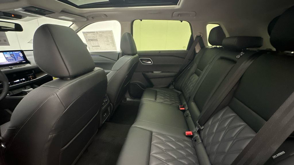 New 2026 Nissan Rogue Platinum AWD/4WD image 10