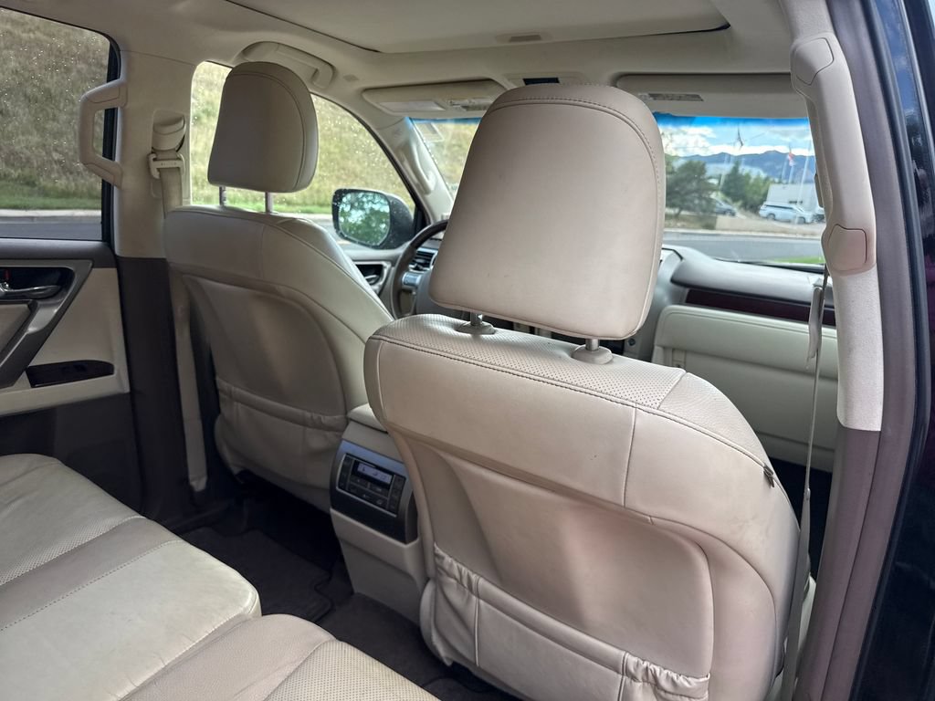 Used 2019 Lexus GX 460 Premium w/ Premium Package AWD/4WD image 29