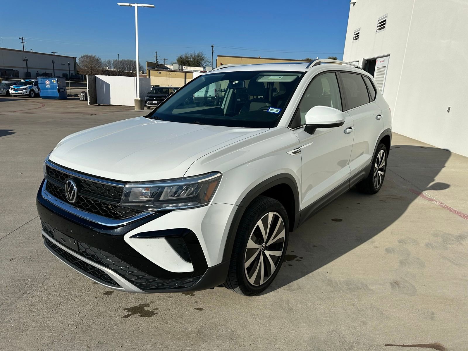 Used 2022 Volkswagen Taos SE w/ Panoramic Sunroof Package image 3