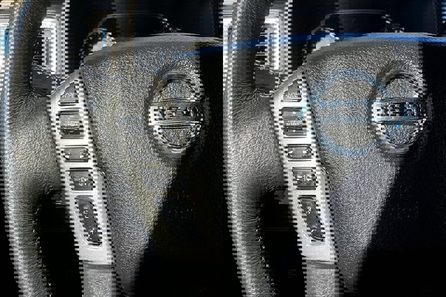 Used 2021 Nissan Titan SV w/ SV Convenience Package image 18