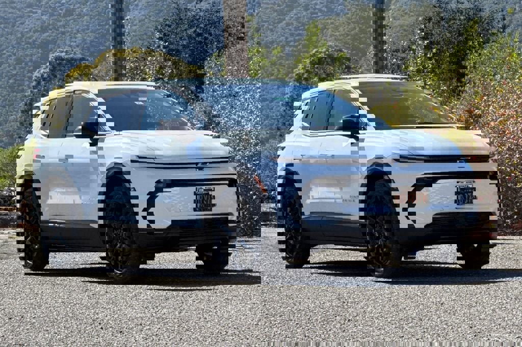 New 2026 Chevrolet Equinox EV LT w/ LPO, Blackout Package image 2