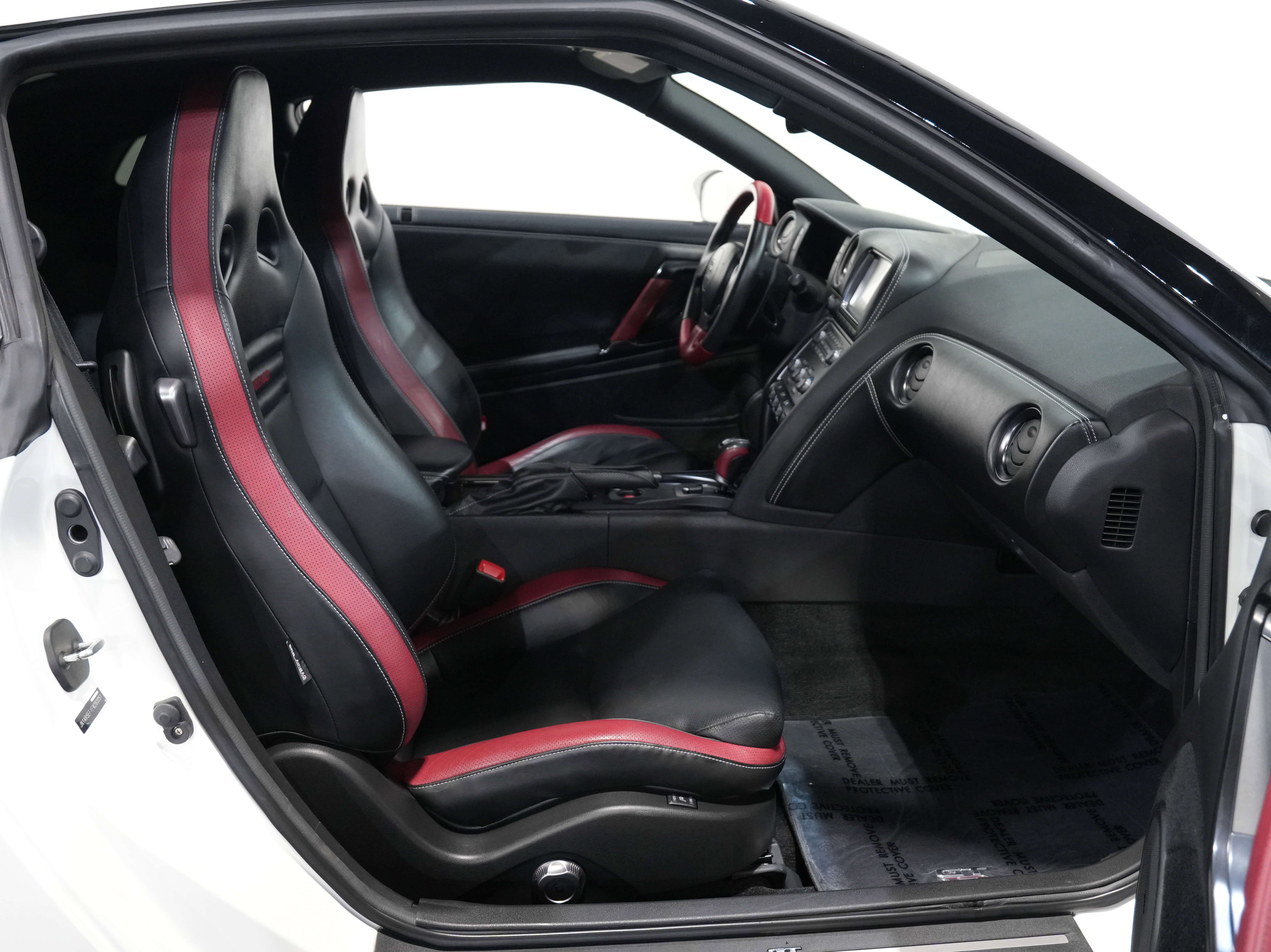 Used 2015 Nissan GT-R Black Edition image 31