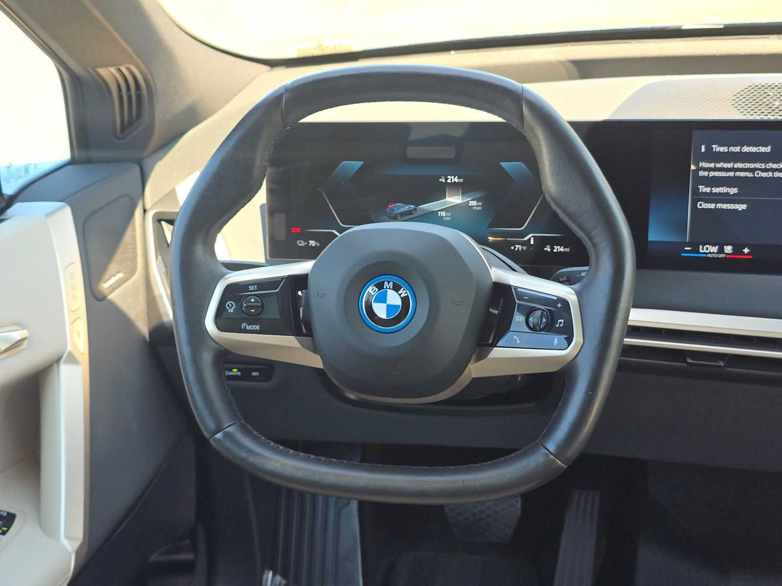 Used 2024 BMW iX xDrive50 w/ Sport Package AWD/4WD image 19