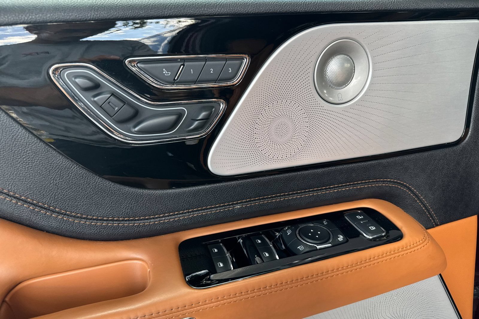 Certified 2022 Lincoln Aviator Black Label AWD/4WD image 11