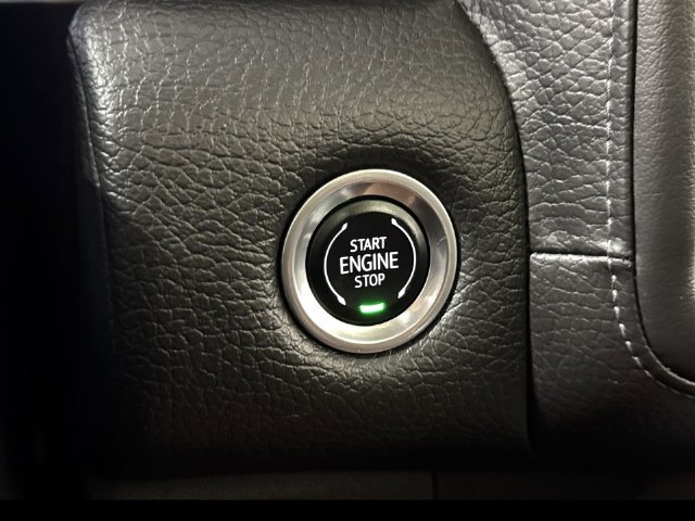 Used 2024 GMC Yukon Denali AWD/4WD image 18