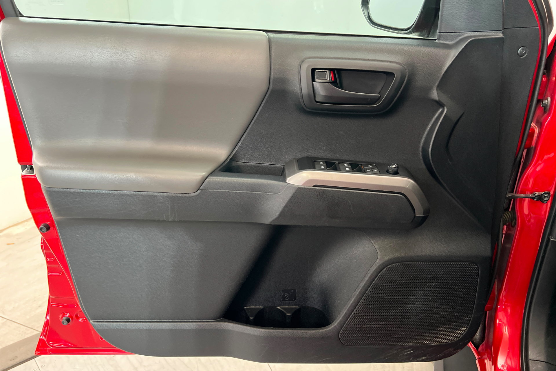 Used 2023 Toyota Tacoma SR5 RWD image 16