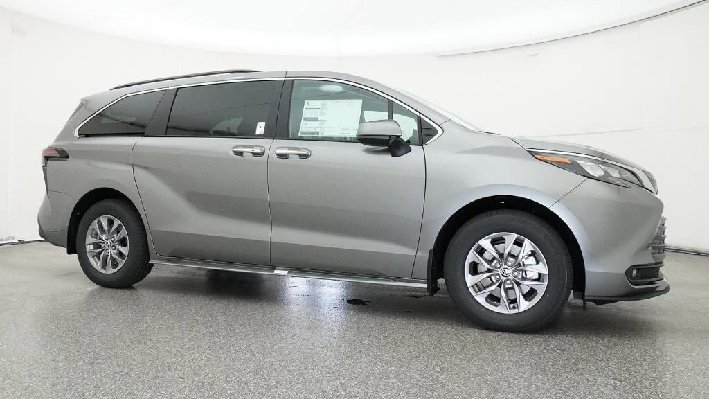 New 2026 Toyota Sienna XLE FWD image 28