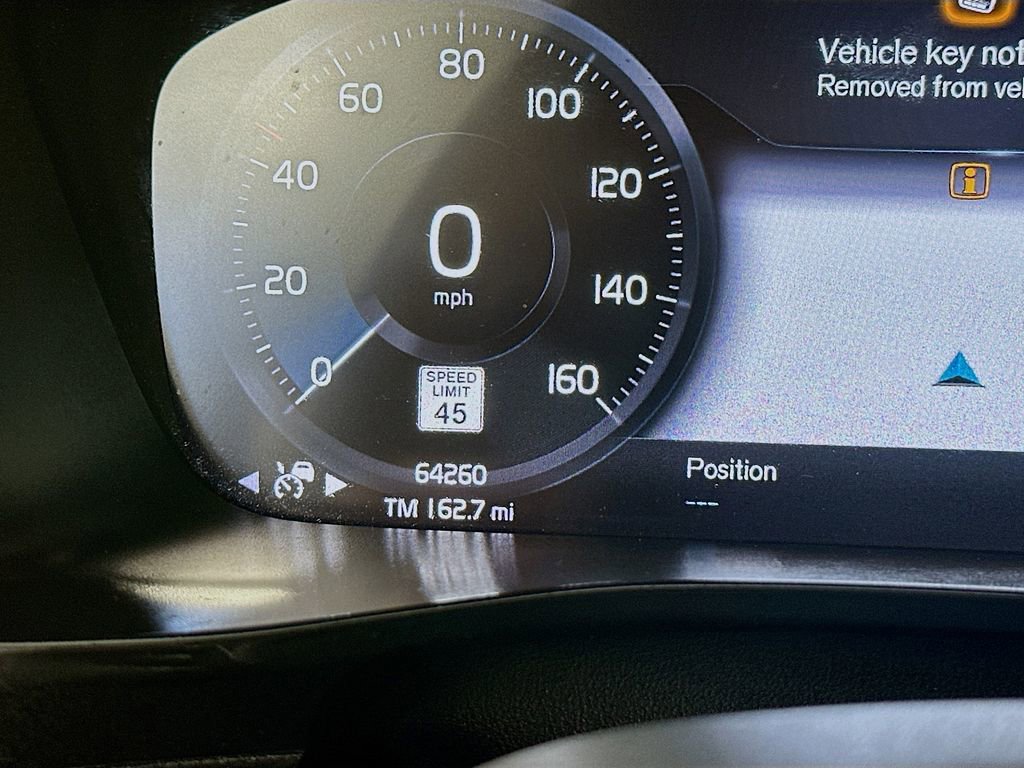 Used 2019 Volvo XC40 T5 Momentum image 12