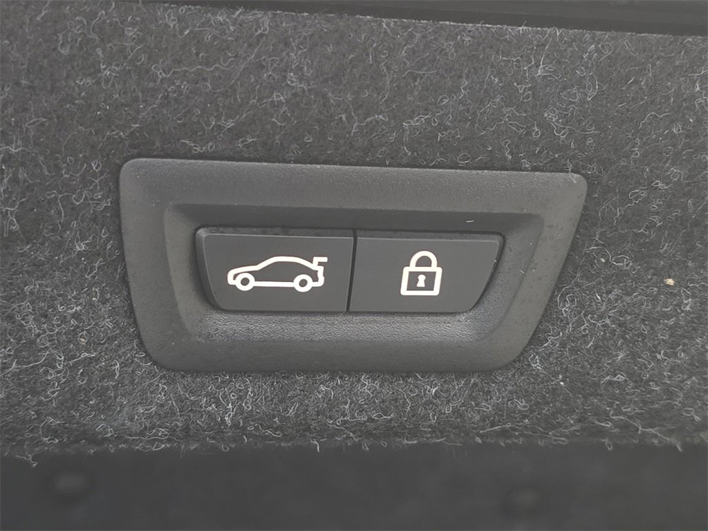 Used 2023 BMW 530e w/ Premium Package image 27