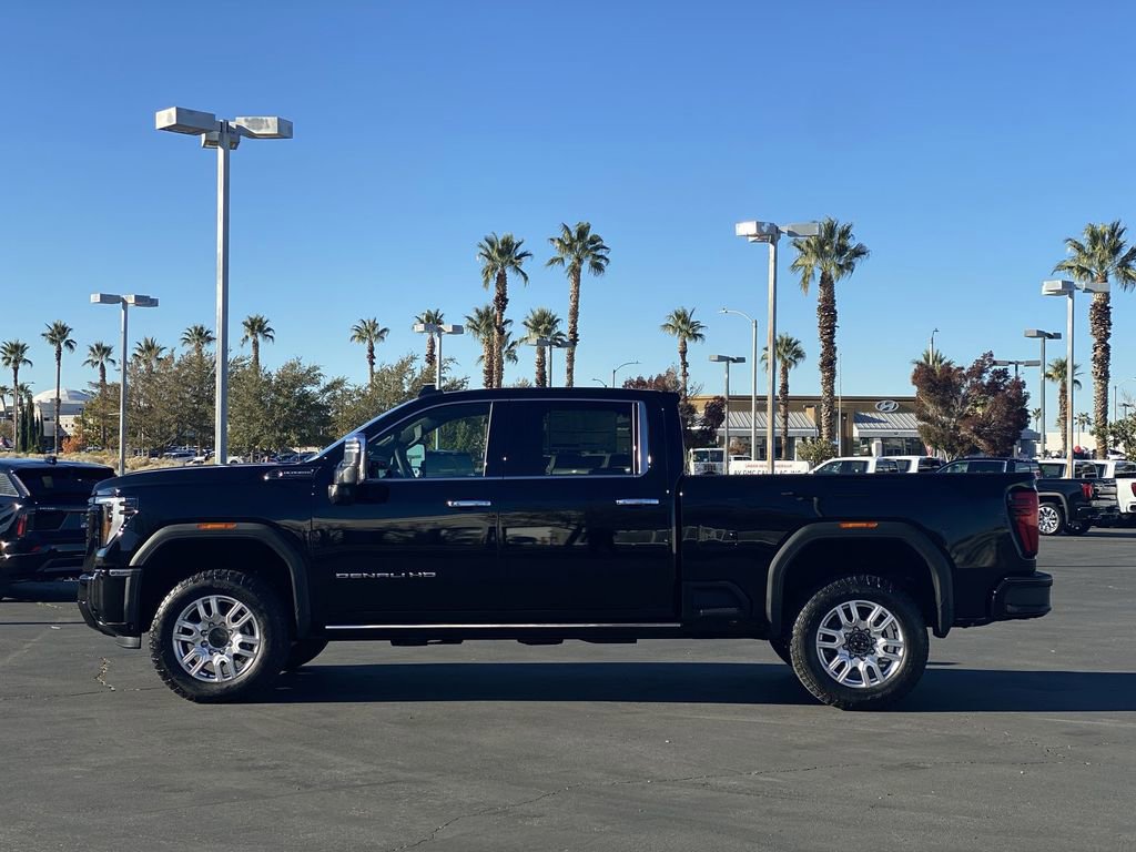 New 2026 GMC Sierra 2500 Denali Ultimate w/ LPO, Black Badging Package image 16