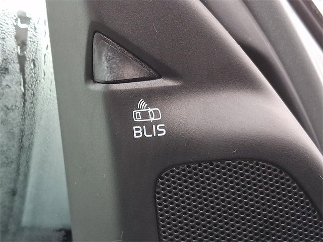 Used 2017 Volvo S60 T5 Dynamic w/ Vision Package image 23