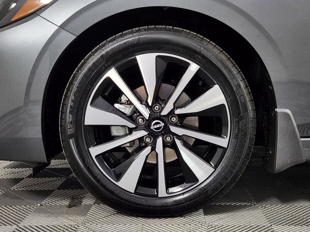 Certified 2025 Nissan Sentra SV w/ SV Premium Package FWD image 21