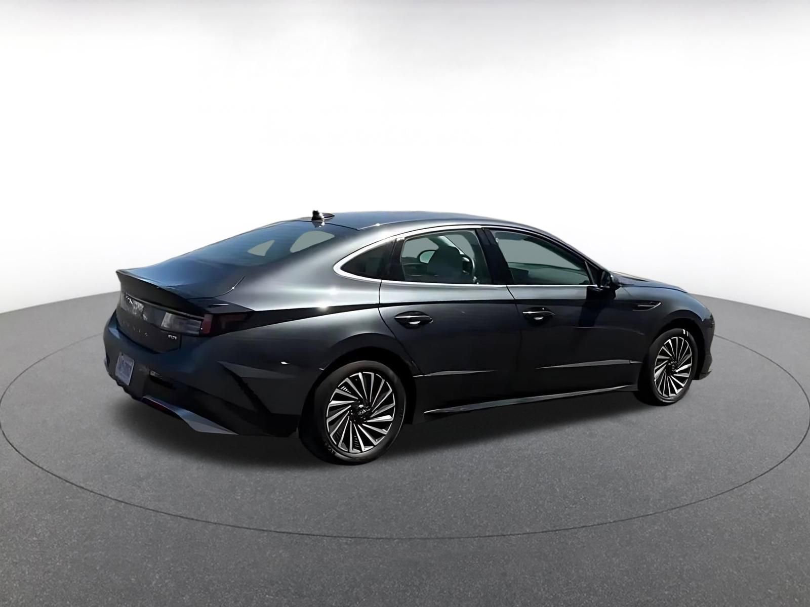 Used 2025 Hyundai Sonata SEL FWD image 12