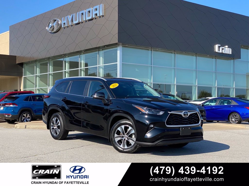 Used 2025 Toyota Highlander XLE AWD/4WD image 1
