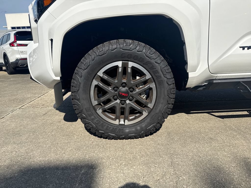 Used 2025 Toyota Tacoma TRD Sport AWD/4WD image 29
