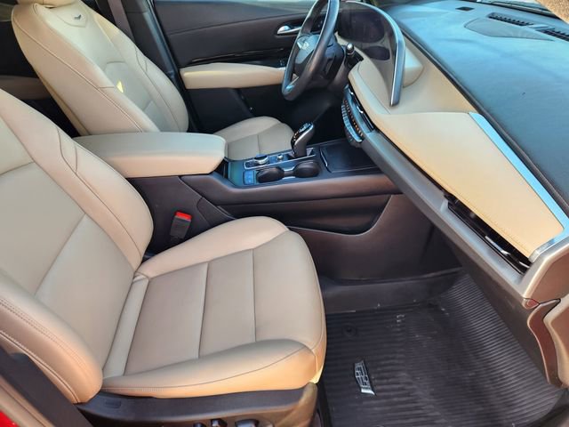 Used 2024 Cadillac XT4 Luxury w/ Cold Weather Package FWD image 14