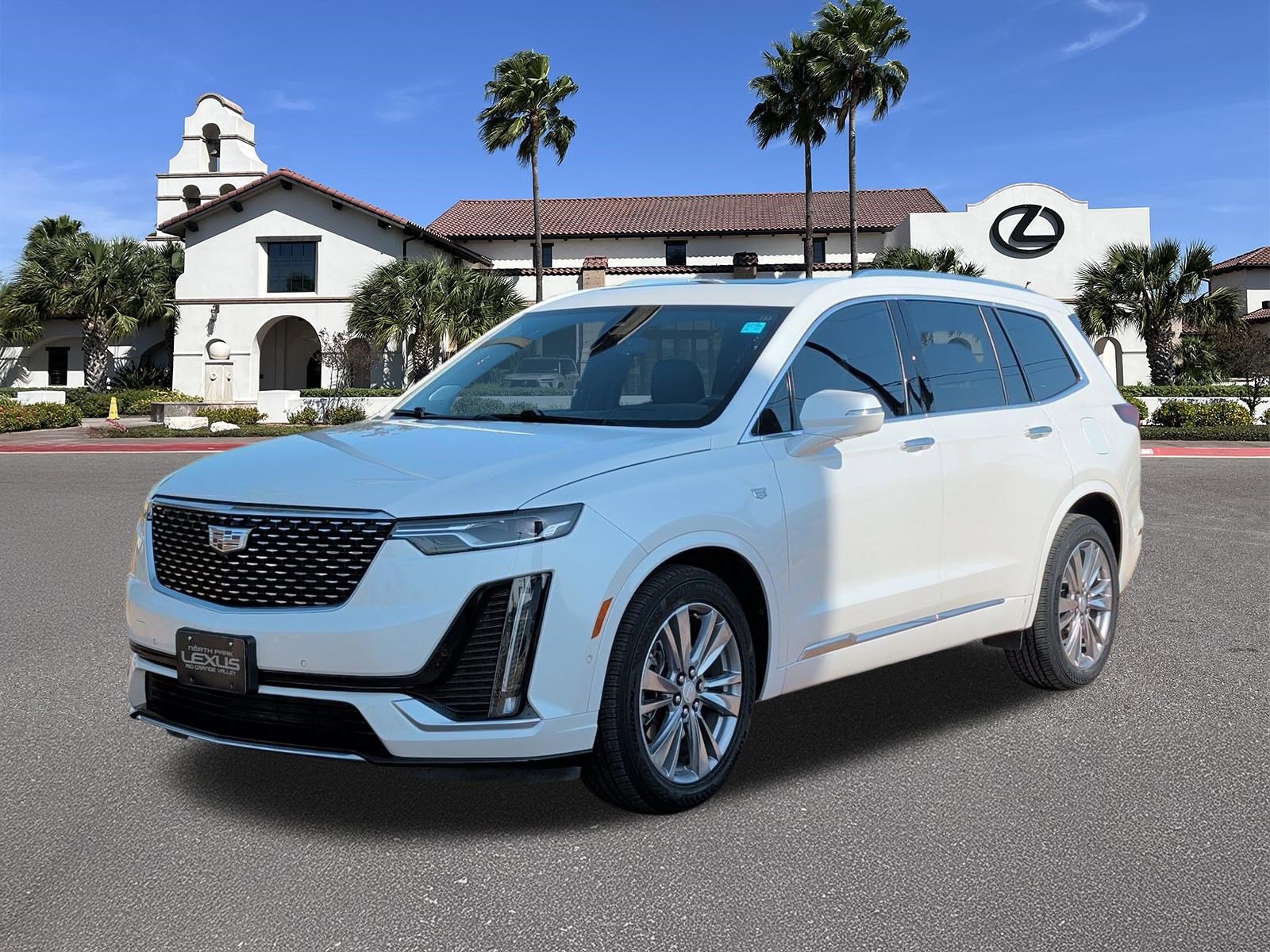 Used 2023 Cadillac XT6 Premium Luxury w/ Technology Package FWD image 5