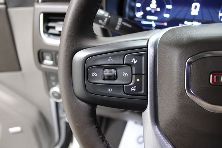 Used 2023 GMC Yukon XL SLT w/ SLT Luxury Package image 39