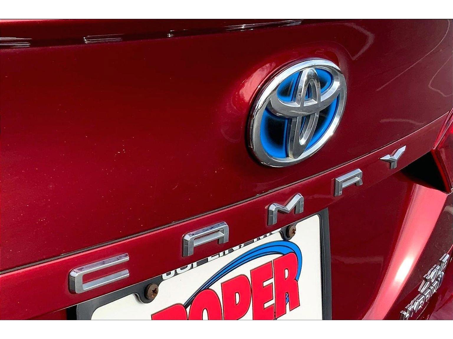 Used 2018 Toyota Camry XLE image 28