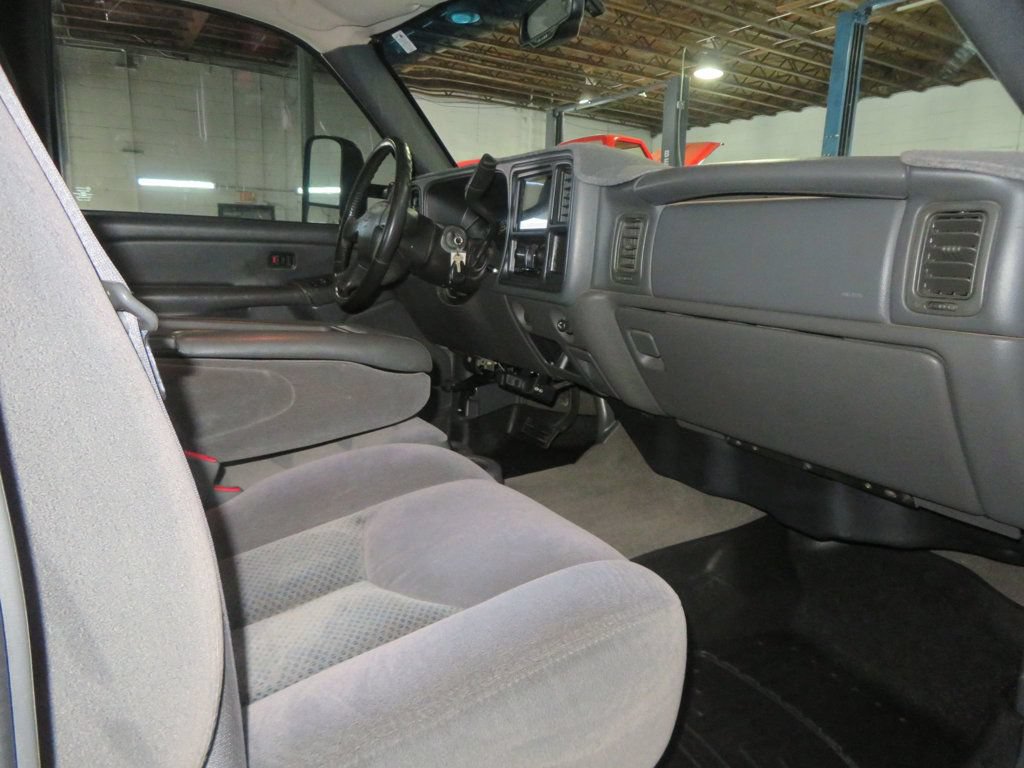 Used 2006 Chevrolet Silverado 2500 LT w/ Heavy-Duty Power Package AWD/4WD image 33