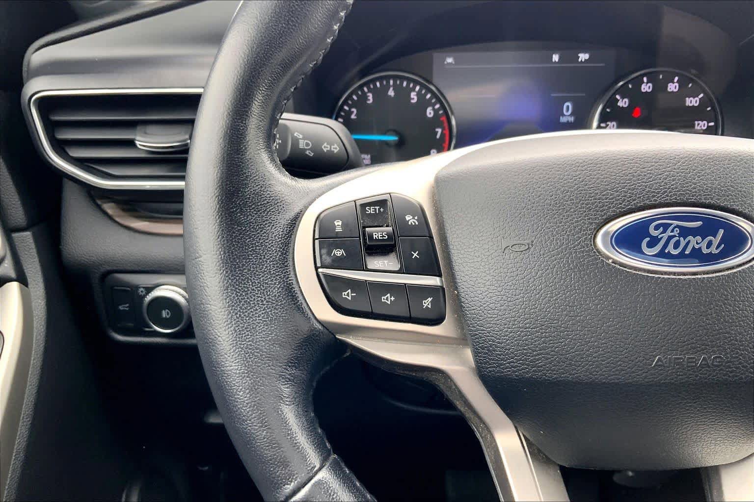 Used 2021 Ford Explorer Limited w/ Equipment Group 301A AWD/4WD image 24