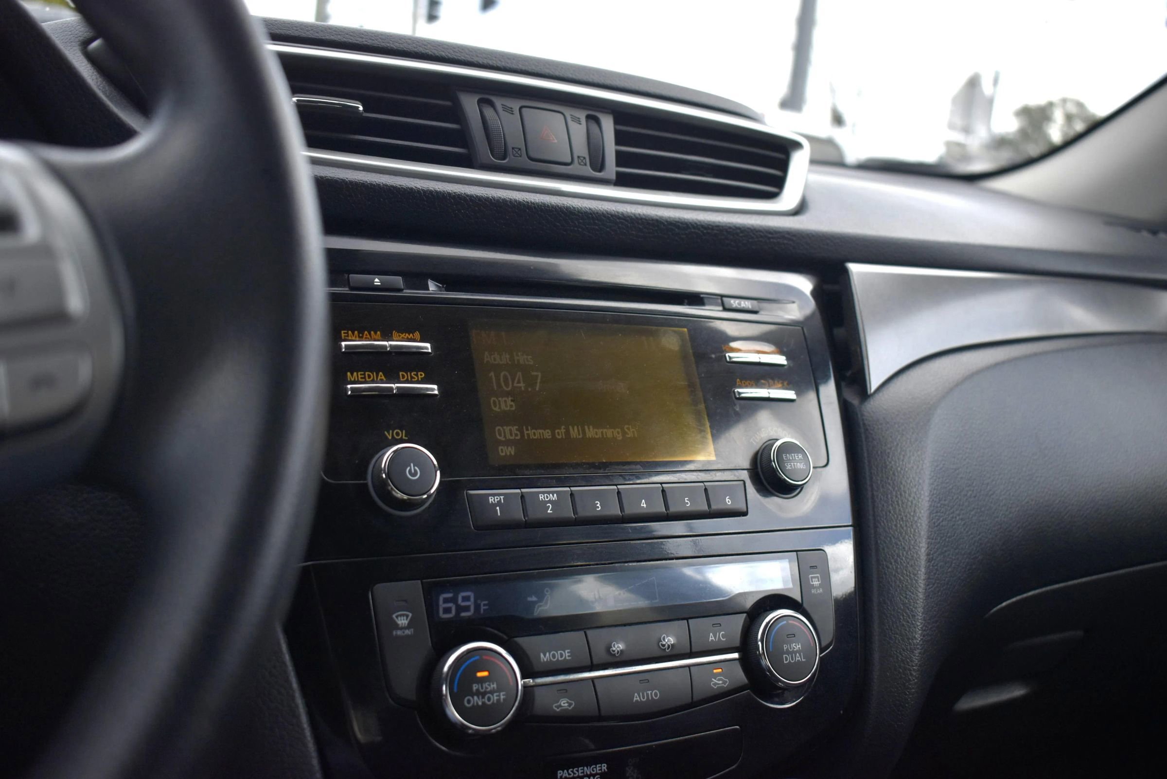 Used 2016 Nissan Rogue SV image 20