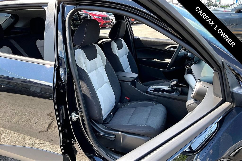 Used 2026 Chevrolet Trax LS w/ LS Convenience Package FWD image 27